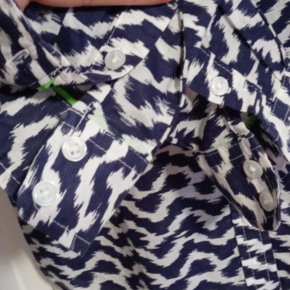 🆕 💙C. Wonder💙 - Shrunken Boy Fit Button Down - Picture 5 of 10